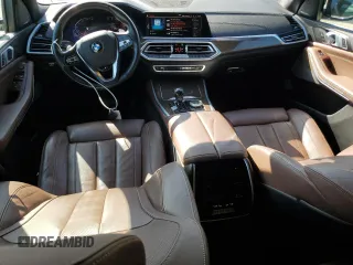 2021 BMW X5 xDrive40i z VIN 5UXCR6C0XM9E49285, wystawiony jako Copart lot #60897325 z przebiegiem 57 314 mil mil oraz Szkoda całkowita • Salvage title. Historia ofert i sprzedaży dostępna na DreamBid. Obrazek 8.