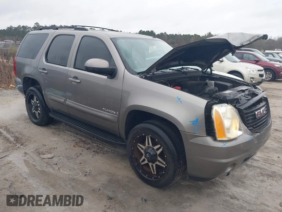 2007 GMC Yukon SLT with VIN 1GKFK13047R288220, listed as a IAAI auction lot 41579399 with 215,464 mi miles. Bid and sale history available at carsss.com. Image 1.