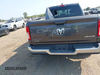 2019 Ram 1500 Big Horn z VIN 1C6RRFFGXKN709911, wystawiony jako IAAI lot #40337177 z przebiegiem 124 338 mil mil oraz . Historia ofert i sprzedaży dostępna na DreamBid. Obrazek 16.