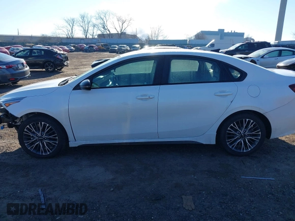 2022 Kia Forte GT-Line with VIN 3KPF54ADXNE485587, listed as a IAAI auction lot 41672256 with 26,337 mi miles and . Bid and sale history available at carsss.com. Image 14.