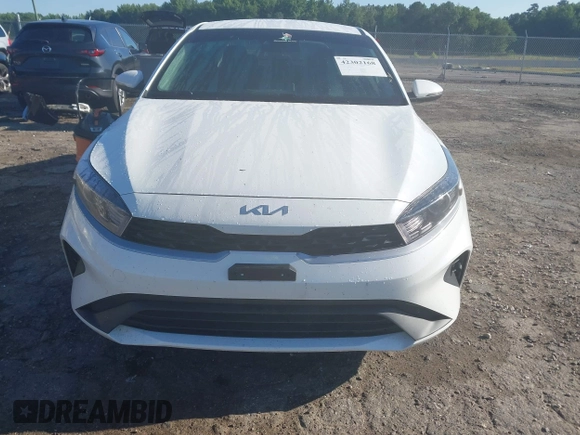 2024 Kia Forte LXS z VIN 3KPF24AD0RE778218, wystawiony jako IAAI lot #42302168 z przebiegiem 57 661 mil mil oraz . Historia ofert i sprzedaży dostępna na DreamBid. Obrazek 12.