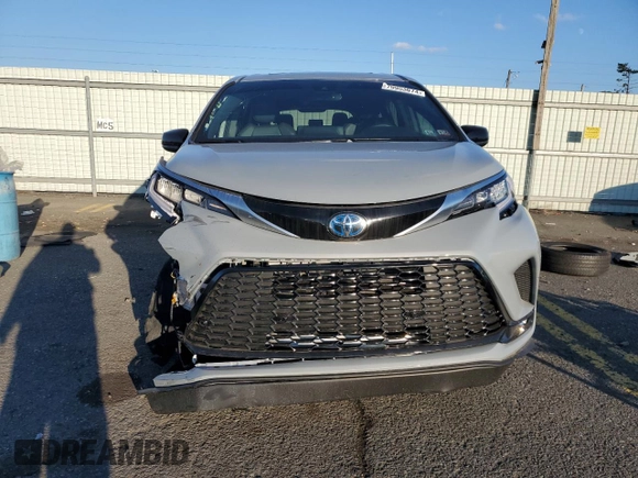 2024 Toyota Sienna XSE with VIN 5TDDRKEC0RS190866, listed as a Copart auction lot 79953074 with 1,934 mi miles and Salvage Title. Bid and sale history available at carsss.com. Image 5.