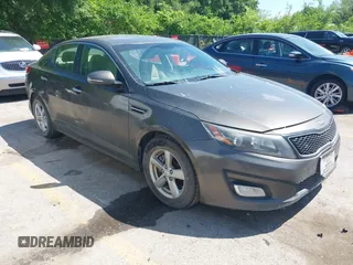 2015 Kia Optima LX z VIN 5XXGM4A77FG356930, wystawiony jako IAAI lot #42261299 z przebiegiem 248 635 mil mil oraz . Historia ofert i sprzedaży dostępna na DreamBid. Obrazek 1.