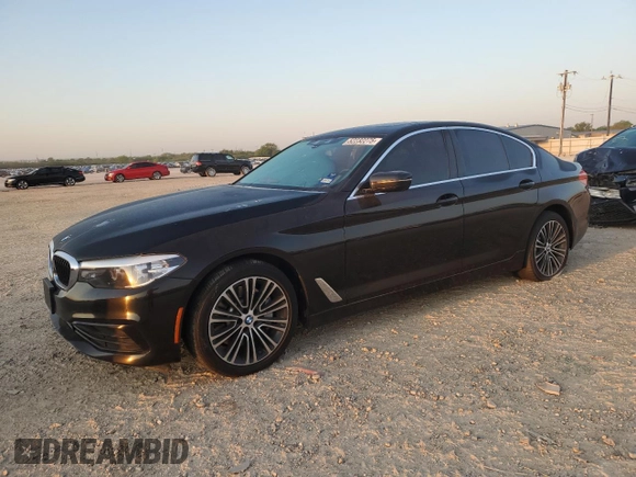 2019 BMW 5 Series 530i z VIN WBAJA5C54KG900736, wystawiony jako Copart lot #52232275 z przebiegiem 112 560 mil mil oraz Czysty tytuł • Clean title. Historia ofert i sprzedaży dostępna na DreamBid. Obrazek 1.