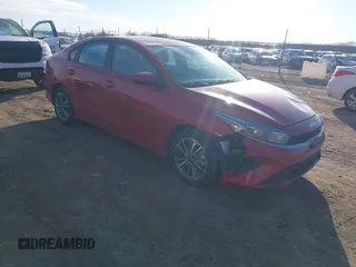 2024 Kia Forte LXS z VIN 3KPF24AD8RE702827, wystawiony jako IAAI lot #41680696 z przebiegiem 22 186 mil mil oraz . Historia ofert i sprzedaży dostępna na DreamBid. Obrazek 1.
