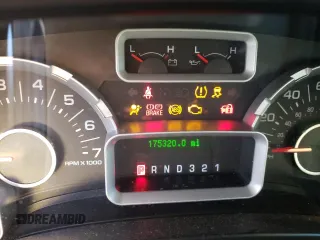 2011 Ford Expedition XL z VIN 1FMJU1G53BEF21649, wystawiony jako Copart lot #84542364 z przebiegiem 175 320 mil mil oraz Szkoda całkowita • Salvage title. Historia ofert i sprzedaży dostępna na DreamBid. Obrazek 9.