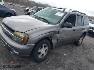 2006 Chevrolet TrailBlazer LS with VIN 1GNDS13S562137938, listed as a IAAI auction lot 41908826 with 225,928 mi miles. Bid and sale history available at carsss.com. Image 2.
