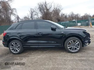 2024 Audi Q3 S line Premium Plus z VIN WA1EECF33R1086173, wystawiony jako IAAI lot #41741276 z przebiegiem 8987 mil mil oraz . Historia ofert i sprzedaży dostępna na DreamBid. Obrazek 13.