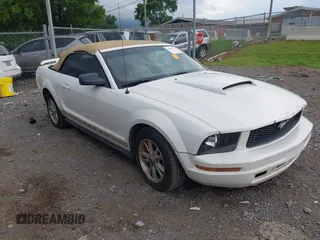 2006 Ford Mustang Standard z VIN 1ZVFT84N365218352, wystawiony jako IAAI lot #42437271 z przebiegiem 203 265 mil mil oraz . Historia ofert i sprzedaży dostępna na DreamBid. Obrazek 1.