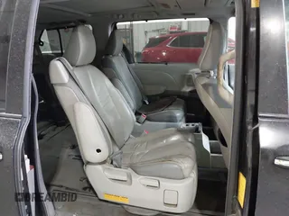 2012 Toyota Sienna XLE AAS z VIN 5TDYK3DC2CS197032, wystawiony jako IAAI lot #41942666 z przebiegiem 304 582 mil mil oraz . Historia ofert i sprzedaży dostępna na DreamBid. Obrazek 8.