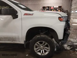 2019 Chevrolet Silverado 1500 Custom Trail Boss with VIN 3GCPYCEF6KG250539, listed as a IAAI auction lot 41592352 with 135,612 mi miles. Bid and sale history available at carsss.com. Image 21.