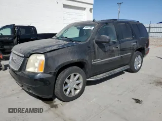 2008 GMC Yukon Denali z VIN 1GKFK63858J212377, wystawiony jako Copart lot #56531395 z przebiegiem 107 897 mil mil oraz Tytuł czysty. Historia ofert i sprzedaży dostępna na DreamBid. Obrazek 1.