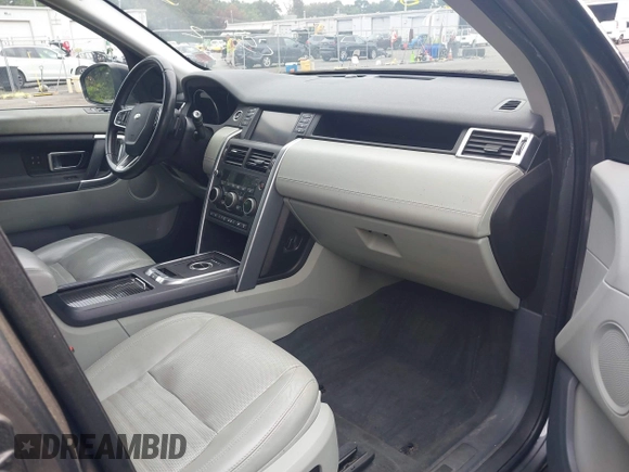 2015 Land Rover Discovery Sport HSE LUX with VIN SALCT2BG5FH538402, listed as a IAAI auction lot 39944948 with 141,990 mi miles. Bid and sale history available at carsss.com. Image 5.
