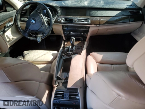 2011 BMW 7 Series 750i xDrive с VIN WBAKC6C59BC394610, выставлен на аукционе Copart как лот 52459035 с пробегом 171 581 миль миль и Списание • Salvage title. История ставок и продаж доступна на DreamBid. Изображение 8.