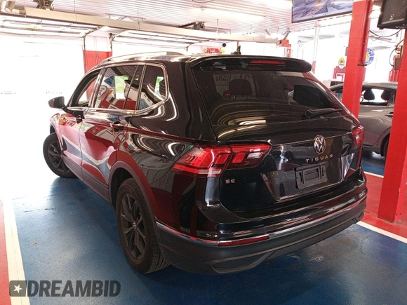 2024 Volkswagen Tiguan SE z VIN 3VV3B7AX4RM076330, wystawiony jako IAAI lot #42752482 z przebiegiem 25 282 mil mil oraz . Historia ofert i sprzedaży dostępna na DreamBid. Obrazek 1.