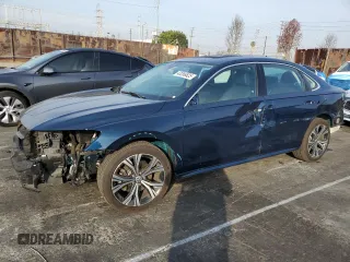 2020 Volkswagen Passat 2.0T SEL with VIN 1VWCA7A31LC013691, listed as a Copart auction lot 43266825 with 44,561 mi miles and Salvage Title. Bid and sale history available at carsss.com. Image 1.