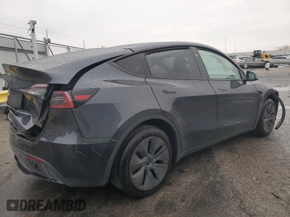2024 Tesla Model Y z VIN 7SAYGDED4RF125330, wystawiony jako Copart lot #81385224 z przebiegiem 3 631 mil mil oraz Szkoda całkowita • Salvage title. Historia ofert i sprzedaży dostępna na DreamBid. Obrazek 3.