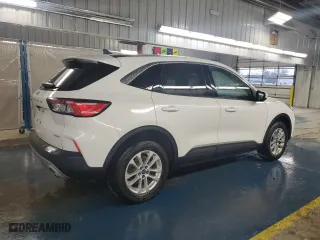 2021 Ford Escape SE with VIN 1FMCU9G63MUB08025, listed as a Copart auction lot 50927325 with 117,570 mi miles and Clean Title. Bid and sale history available at carsss.com. Image 3.
