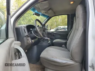 2006 Chevrolet Express Cargo z VIN 1GCHG35U761242721, wystawiony jako Copart lot #75036204 z przebiegiem 253 979 mil mil oraz Czysty tytuł • Clean title. Historia ofert i sprzedaży dostępna na DreamBid. Obrazek 7.