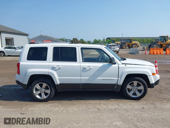 2013 Jeep Patriot Limited z VIN 1C4NJRCB8DD240450, wystawiony jako IAAI lot #42482733 z przebiegiem 149 659 mil mil oraz . Historia ofert i sprzedaży dostępna na DreamBid. Obrazek 13.