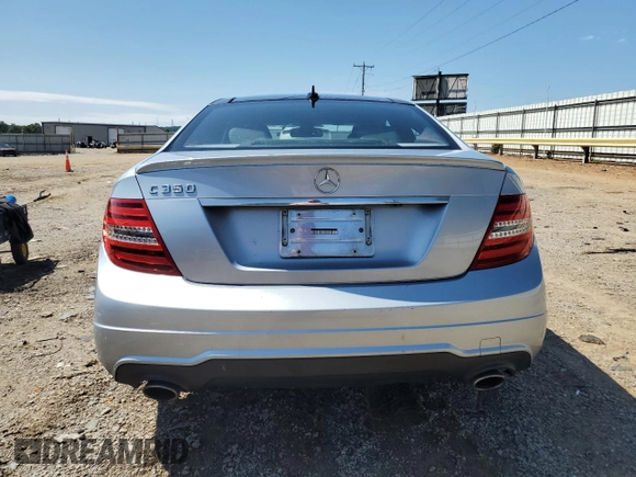 2013 Mercedes-Benz C 350 с VIN WDDGJ5HB1DF957633, выставлен на аукционе Copart как лот 65576675 с пробегом 232 132 миль миль и Списание • Salvage title. История ставок и продаж доступна на DreamBid. Изображение 6.