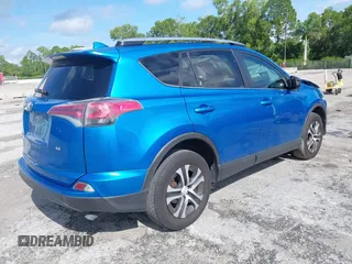 2017 Toyota RAV4 LE z VIN JTMZFREV4HJ112174, wystawiony jako IAAI lot #40311487 z przebiegiem 94 082 mil mil oraz . Historia ofert i sprzedaży dostępna na DreamBid. Obrazek 4.