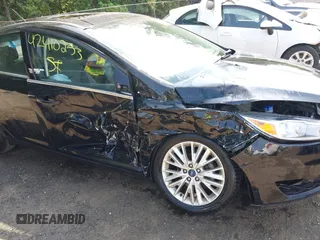 2018 Ford Focus Titanium z VIN 1FADP3J22JL220986, wystawiony jako IAAI lot #42410253 z przebiegiem 40 791 mil mil oraz . Historia ofert i sprzedaży dostępna na DreamBid. Obrazek 6.