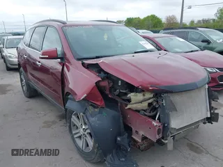 2015 Chevrolet Traverse LT z VIN 1GNKVHKD5FJ349027, wystawiony jako IAAI lot #42169229 z przebiegiem 167 596 mil mil oraz . Historia ofert i sprzedaży dostępna na DreamBid. Obrazek 1.