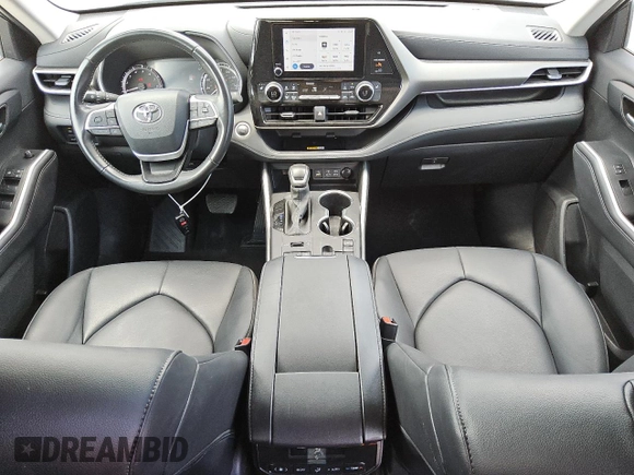 2024 Toyota Highlander LE z VIN 5TDKDRBH2RS553666, wystawiony jako Copart lot #57512875 z przebiegiem 44 772 mil mil oraz Czysty tytuł • Clean title. Historia ofert i sprzedaży dostępna na DreamBid. Obrazek 8.