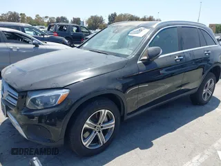 2019 Mercedes-Benz GLC 350e z VIN WDC0G5EB3KF619396, wystawiony jako IAAI lot #42353279 z przebiegiem 23 600 mil mil oraz . Historia ofert i sprzedaży dostępna na DreamBid. Obrazek 17.