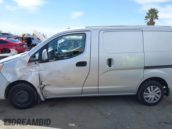2015 Nissan NV200 SV with VIN 3N6CM0KN2FK720750, listed as a IAAI auction lot 42014352 with 206,616 mi miles. Bid and sale history available at carsss.com. Image 14.