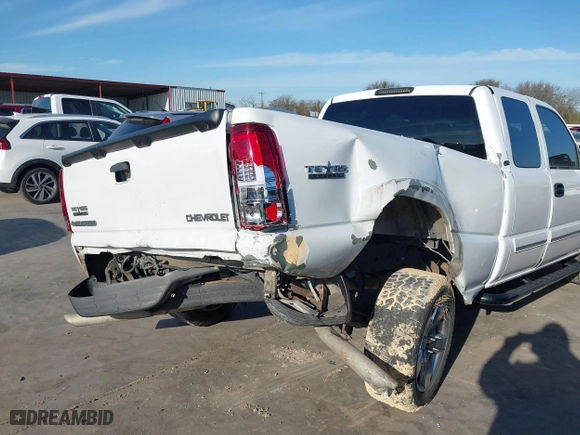 2003 Chevrolet Silverado 1500 LS with VIN 2GCEC19T231309266, listed as a IAAI auction lot 41304199 with 181,761 mi miles. Bid and sale history available at carsss.com. Image 6.