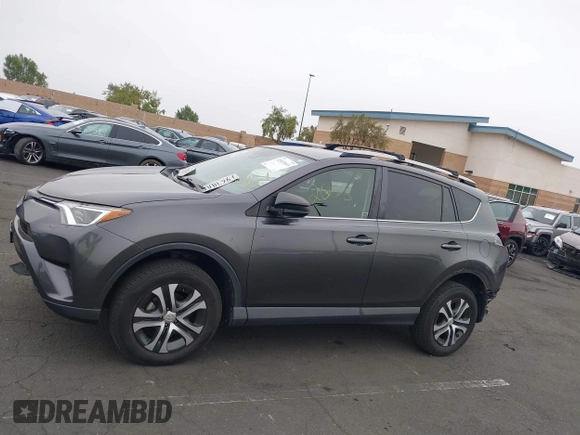 2017 Toyota RAV4 LE z VIN JTMZFREVXHJ107299, wystawiony jako IAAI lot #42422033 z przebiegiem 56 687 mil mil oraz . Historia ofert i sprzedaży dostępna na DreamBid. Obrazek 15.