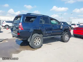 2005 Toyota 4Runner SR5 with VIN JTEZU14R358031340, listed as a IAAI auction lot 40371472 with 204,320 mi miles. Bid and sale history available at carsss.com. Image 4.