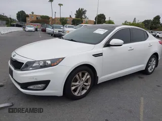 2013 Kia Optima EX z VIN 5XXGN4A75DG099762, wystawiony jako IAAI lot #42443408 z przebiegiem 110 189 mil mil oraz . Historia ofert i sprzedaży dostępna na DreamBid. Obrazek 2.