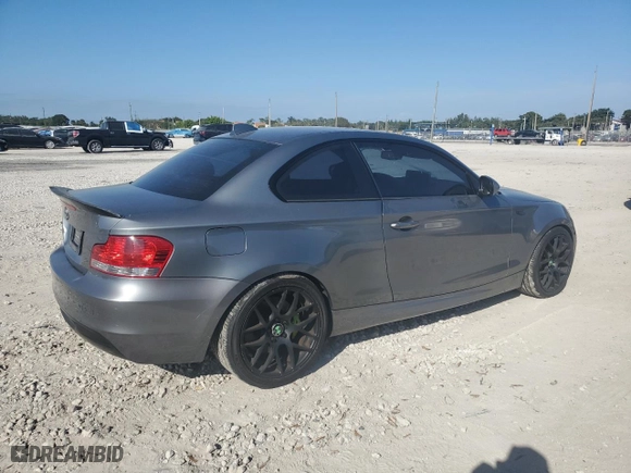 2011 BMW 1 Series 135i with VIN WBAUC9C5XBVM10215, listed as a Copart auction lot 41676675 with 0 mi miles and Clean Title. Bid and sale history available at carsss.com. Image 3.