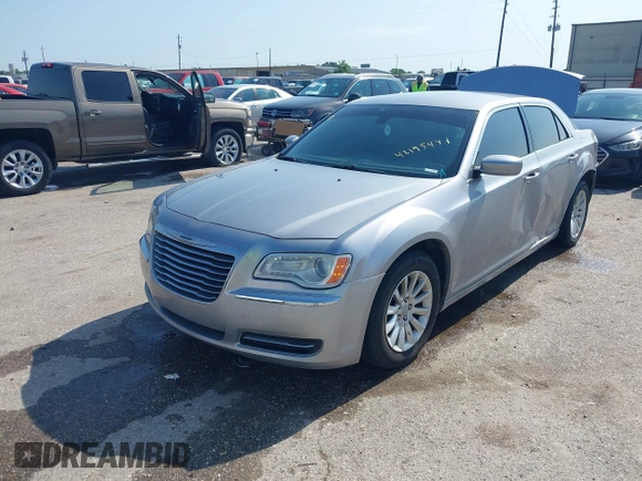 2014 Chrysler 300 z VIN 2C3CCAAG8EH161922, wystawiony jako IAAI lot #42195441 z przebiegiem 117 059 mil mil oraz . Historia ofert i sprzedaży dostępna na DreamBid. Obrazek 17.