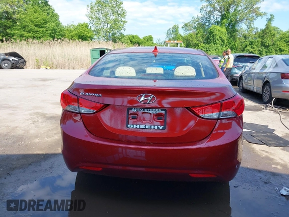 2013 Hyundai Elantra GLS z VIN 5NPDH4AE4DH405444, wystawiony jako IAAI lot #42201093 z przebiegiem 125 900 mil mil oraz . Historia ofert i sprzedaży dostępna na DreamBid. Obrazek 16.