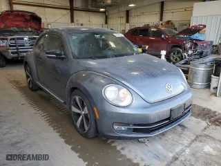 2012 Volkswagen Beetle 2.0T Turbo PZEV with VIN 3VWVA7AT1CM656081, listed as a Copart auction lot 43027995 with 63,802 mi miles and Clean Title. Bid and sale history available at carsss.com. Image 4.