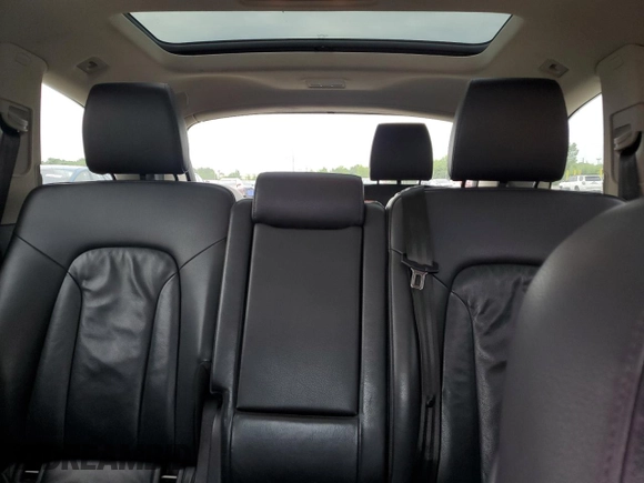 2015 Audi Q7 Premium Plus z VIN WA1LGAFE4FD020958, wystawiony jako Copart lot #60731645 z przebiegiem 105 978 mil mil oraz Szkoda całkowita • Salvage title. Historia ofert i sprzedaży dostępna na DreamBid. Obrazek 10.