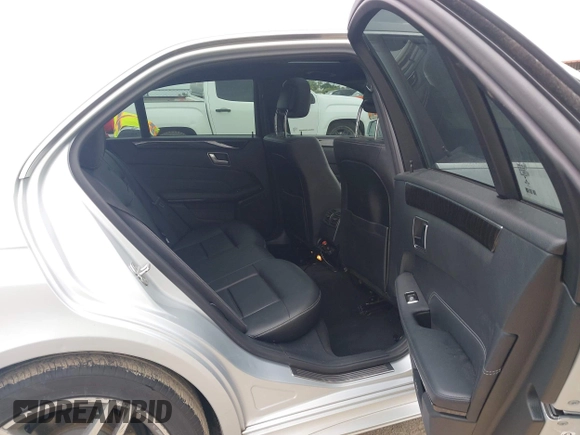 2016 Mercedes-Benz E 350 Luxury z VIN WDDHF8JB5GB217208, wystawiony jako IAAI lot #42200673 z przebiegiem 132 802 mil mil oraz . Historia ofert i sprzedaży dostępna na DreamBid. Obrazek 8.