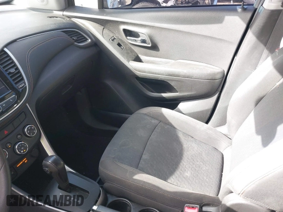 2021 Chevrolet Trax LS with VIN KL7CJKSB1MB308984, listed as a IAAI auction lot 41863856 with 46,121 mi miles. Bid and sale history available at carsss.com. Image 5.