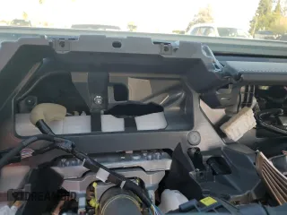 2022 Lexus LS 500 z VIN JTHD51FF4N5015727, wystawiony jako Copart lot #47623113 z przebiegiem Nie podano mil oraz . Historia ofert i sprzedaży dostępna na DreamBid. Obrazek 9.