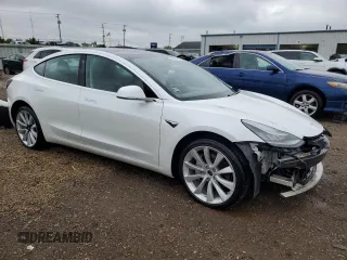 2020 Tesla Model 3 Long Range z VIN 5YJ3E1EB3LF667522, wystawiony jako Copart lot #57421145 z przebiegiem 77 821 mil mil oraz Szkoda całkowita • Salvage title. Historia ofert i sprzedaży dostępna na DreamBid. Obrazek 4.