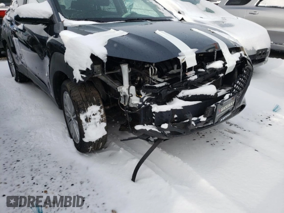 2020 Hyundai Kona SEL with VIN KM8K2CAAXLU470475, listed as a Copart auction lot 34677532 with 10,987 mi miles. Bid and sale history available at carsss.com. Image 3.