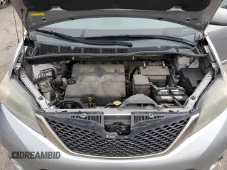 2012 Toyota Sienna SE z VIN 5TDXK3DC9CS222519, wystawiony jako Copart lot #50948145 z przebiegiem 245 553 mil mil oraz Szkoda całkowita • Salvage title. Historia ofert i sprzedaży dostępna na DreamBid. Obrazek 13.