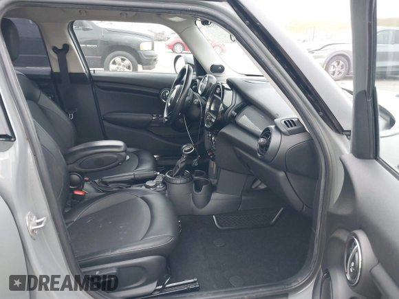 2015 MINI Hardtop 4 Door with VIN WMWXS5C52FT829699, listed as a IAAI auction lot 42078187 with 59,641 mi miles and . Bid and sale history available at DreamBid. Image 5.