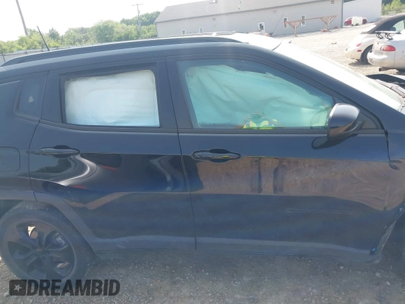 2020 Jeep Compass Latitude z VIN 3C4NJDBB6LT209985, wystawiony jako IAAI lot #42370439 z przebiegiem 38 089 mil mil oraz . Historia ofert i sprzedaży dostępna na DreamBid. Obrazek 14.
