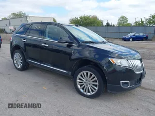 2013 Lincoln MKX with VIN 2LMDJ6JK9DBL37711, listed as a IAAI auction lot 42193737 with 188,360 mi miles. Bid and sale history available at carsss.com. Image 1.