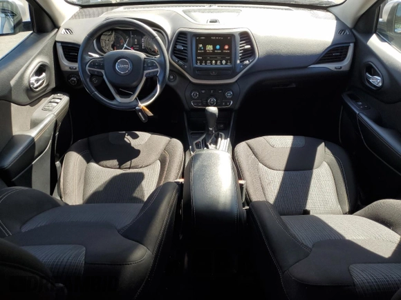 2017 Jeep Cherokee Latitude z VIN 1C4PJLCB6HW502689, wystawiony jako Copart lot #57913075 z przebiegiem 62 435 mil mil oraz Szkoda całkowita • Salvage title. Historia ofert i sprzedaży dostępna na DreamBid. Obrazek 8.